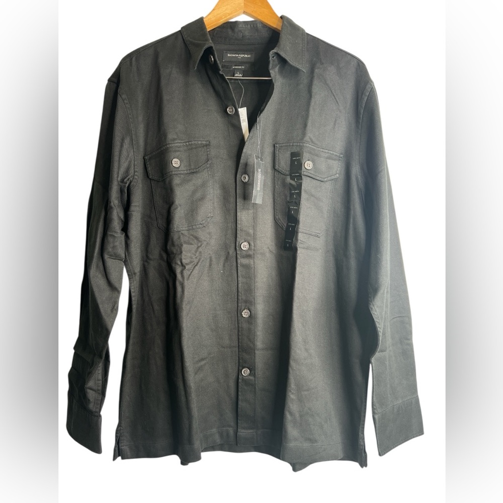 Banana Republic Men’s Black Button-Up Shirt – Standard Fit (NWT)